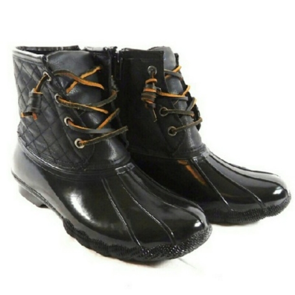 Steve Madden Shoes - STEVE MADDEN Tillis black quilted duck boots 9 euc